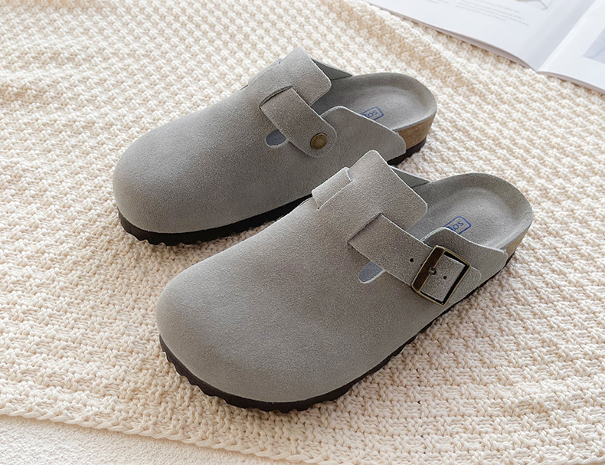 Akira stone gray